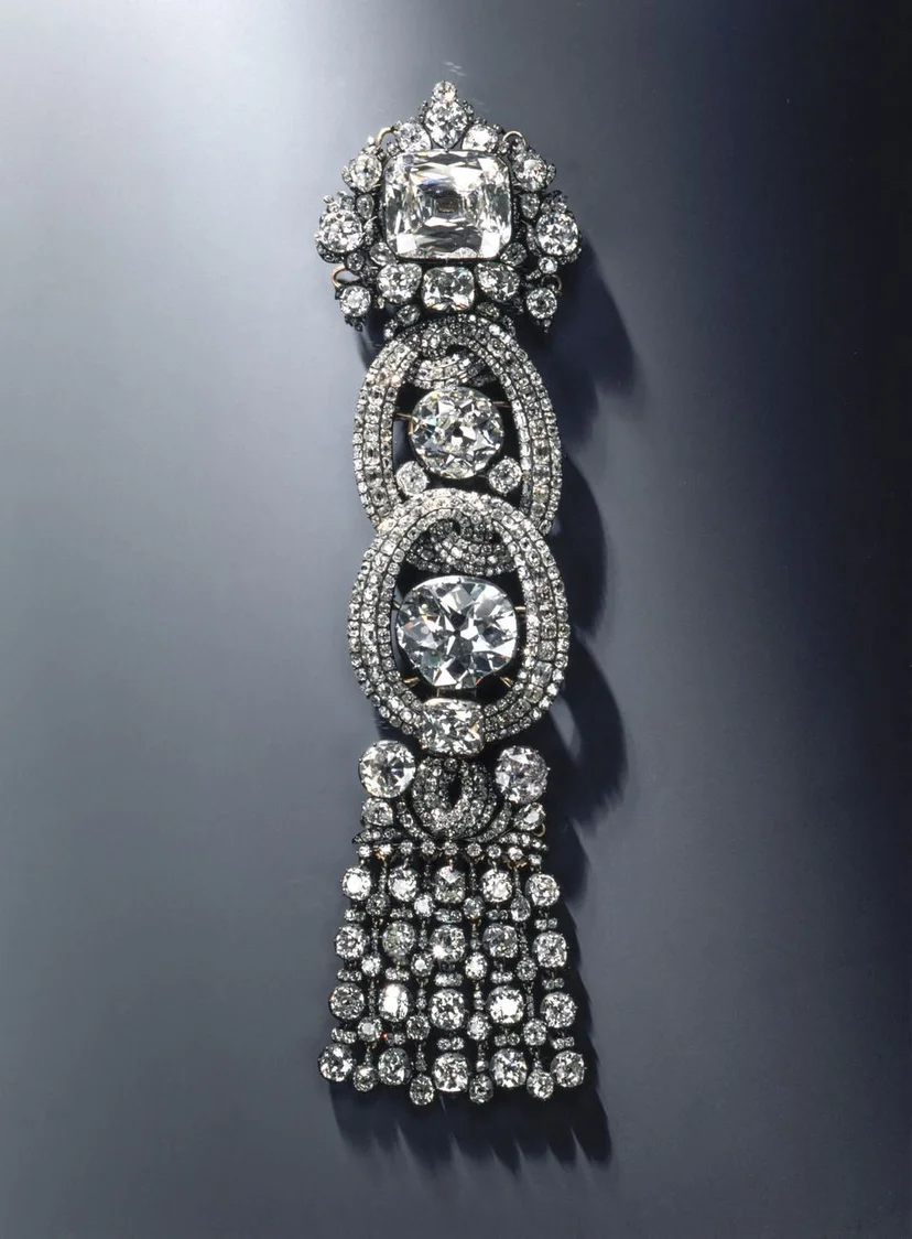 เครื่องประดับ Dresen White Diamond ที่มีมูลค่านับสิบล้านยูโร (ภาพจาก: Green Vault (Gruenes Gewoelbe)/Juergen Karpinski/AFP)