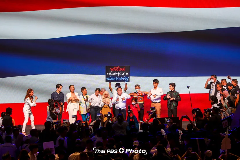 ลุงป้อม “ใจบันดาลแรง” ขึ้นปราศรัยครั้งสุดท้ายก่อนเลือกตั้ง