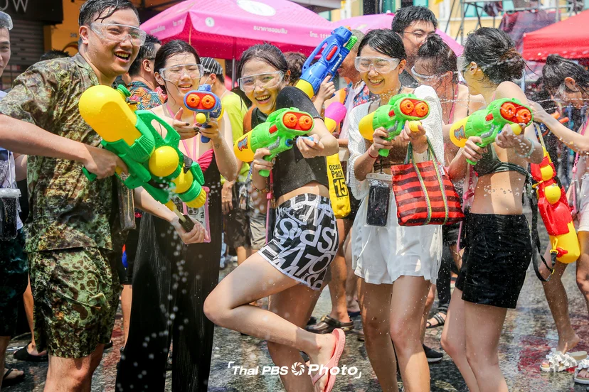 ข้าวสารสุดคึกคัก ชาวไทย-เทศแห่สาดน้ำในรอบ 3 ปี