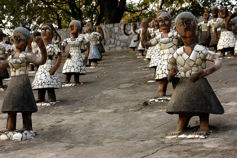 ตุ๊กตาปั้นเซรามิค (Dancing girls at Rock Garden) © Giridhar Appaji Nag Y from Bangalore, India | https://commons.wikimedia.org/w/index.php?curid=6902495