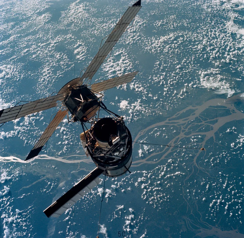 ภาพถ่ายก่อนการเชื่อมต่อยานอะพอลโลกับสถานีอวกาศ Skylab