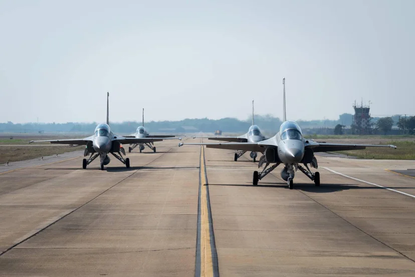 เครื่องบินฝึกรบ T-50 มีโครงแบบส่วนใหญ่คล้ายกับ F-16 