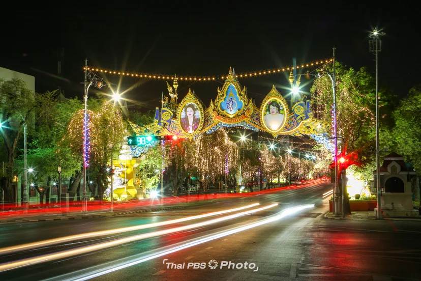 ไฟประดับถนนราชดำเนินนับล้านดวง เฉลิมฉลองรับปีใหม่