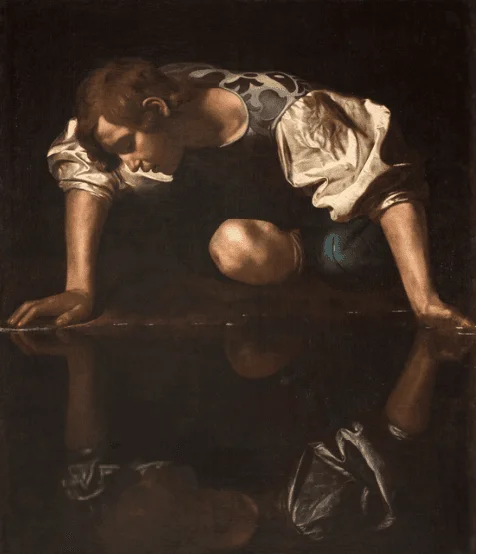นาร์ซิสซัส (Narcissus) ตัวละครจากตำนานกรีก สัญลักษณ์ของคนหลงตัวเอง วาดโดย Caravaggio (ภาพจาก: Gallerie Nazionali Barberini Corsini)