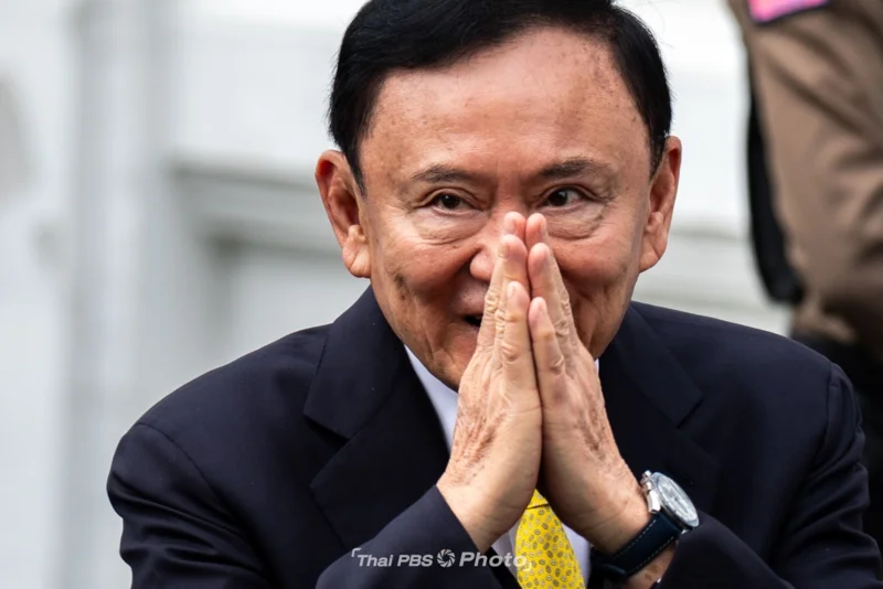 ทักษิณเดินทางมาถึงศาลฎีกาฯ ร่วมรับฟังคำสั่งบังคับโทษคดีชั้น14