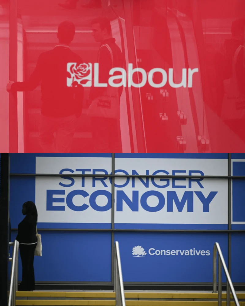ตัวอย่างโลโก้และการใช้สีของ Labour พรรคซ้ายกลาง (บน) และ Conservative พรรคอนุรักษนิยม ในสหราชอาณาจักร (ภาพ: Oli Scarff/AFP)