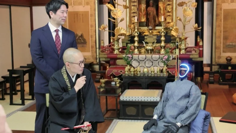 Buddharoid หุ่นยนต์พระ AI จากญี่ปุ่น (ภาพ: Kyoto University/Terraverse Inc./XNOVA Inc./AFP)