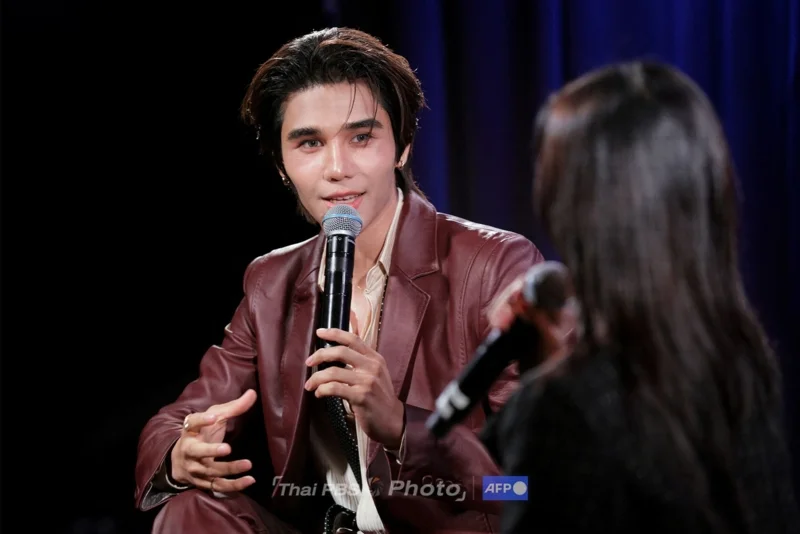เจฟ ซาเตอร์ ขณะให้สัมภาษณ์บนเวที Global Spin Live เมื่อวันที่ 3 มี.ค. 69 (ภาพ: Rebecca Sapp/Getty Images via AFP)