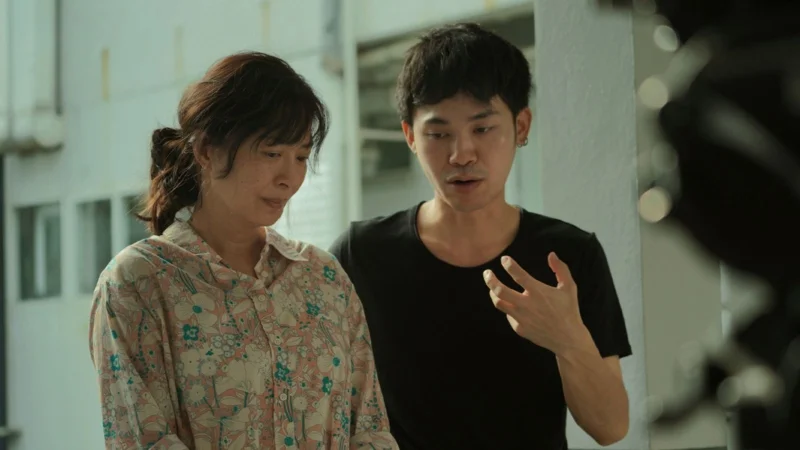 พัฒน์ บุญนิธิพัฒน์ (ขวา) ผู้กำกับ &lsquo;หลานม่า&rsquo; (ภาพ: GDH 559)