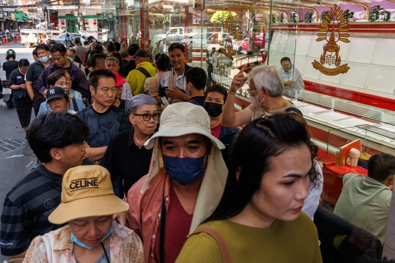 ประชาชนแห่ซื้อทองเป็นจำนวนมาก