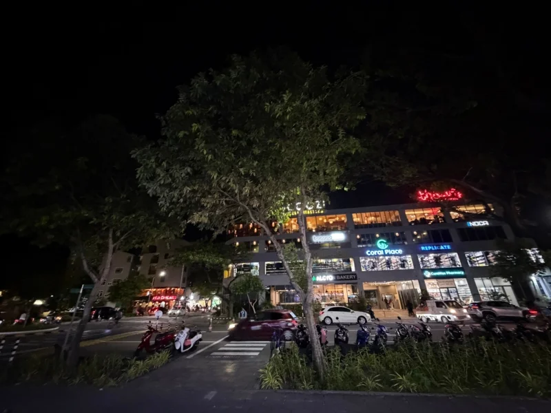 บรรยากาศของฮูลูมาเล ที่แตกต่างจากมาเลพอสมควร (ภาพ: พีรชัย พสุทันท์)