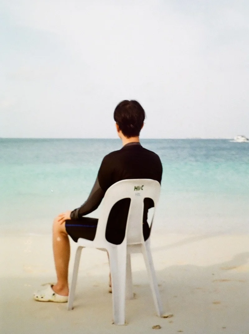 If &lsquo;Waiting for Godot&rsquo; were set up in the Maldives, I think this could be its key art. (Photo: Peerachai Pasutan)
