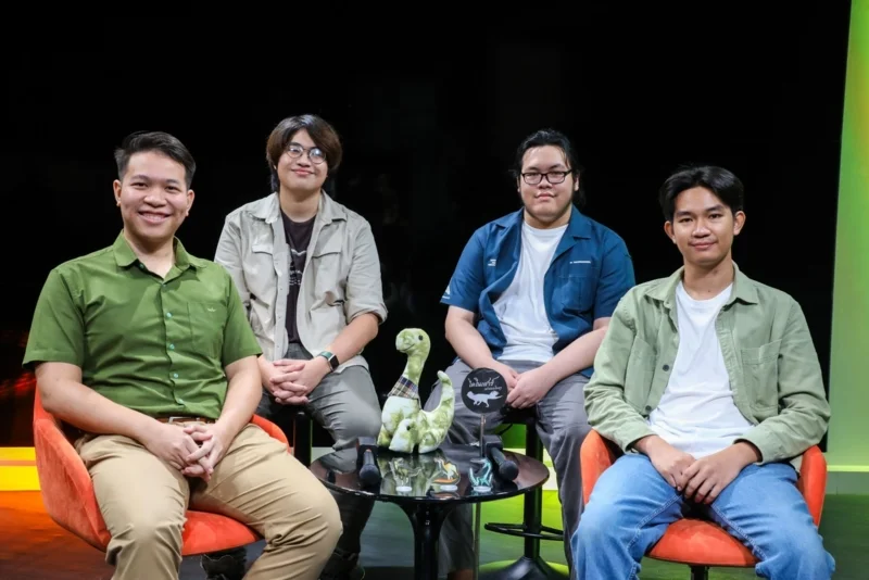 เคน, จ๊อบ, เทียน และโอ้ ทีมงานเพจ ไดโนเสาร์เล่าแบบไทยๆ