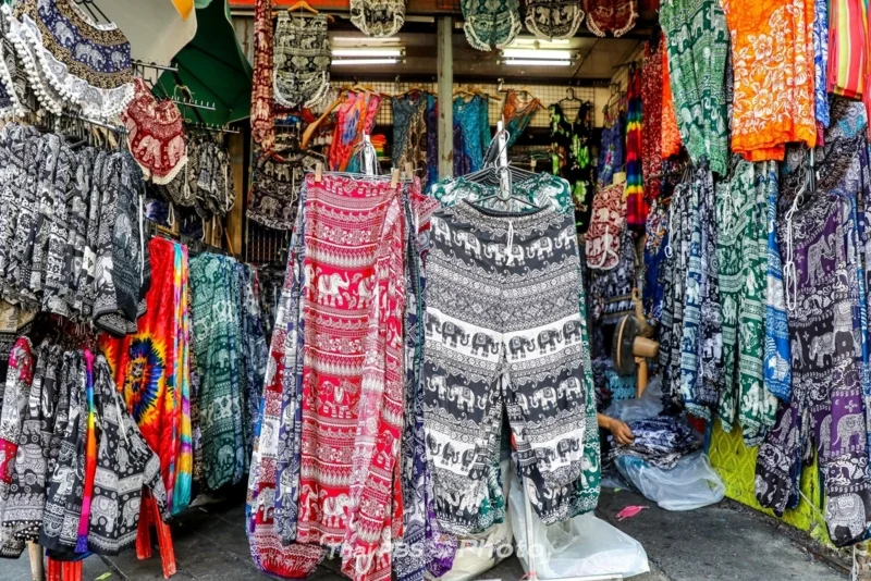 กระแสกางเกงช้างดังไกลไปทั่วโลก จนทำให้สินค้าปลอมล้นตลาดในไทย