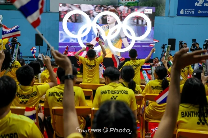 ภาพการส่งแรงเชียร์ วิว-กุลวุฒิ วิทิตศานต์