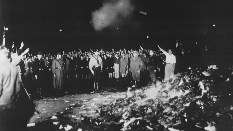 ภาพจากสารคดี  The Books He Didn&rsquo;t Burn