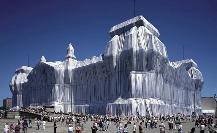 Wrapped Reichstag ที่มา Christo and Jeanne-Claude Official