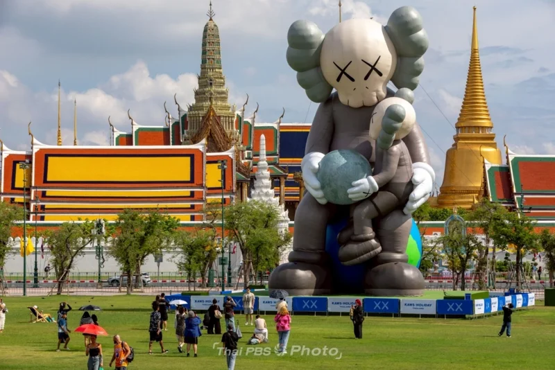 KAWS:HOLIDAY โปรเจคศิลปะได้มาจัดแสดงที่สนามหลวง