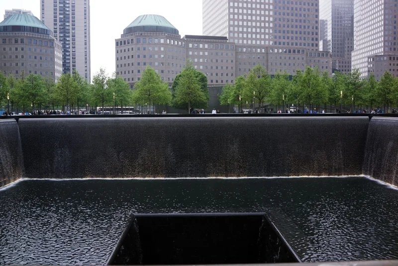 สระน้ำฝั่งใต้ของ 9/11 Memorial & Museum (ภาพจาก: Spencer Platt /Getty Images via AFP)