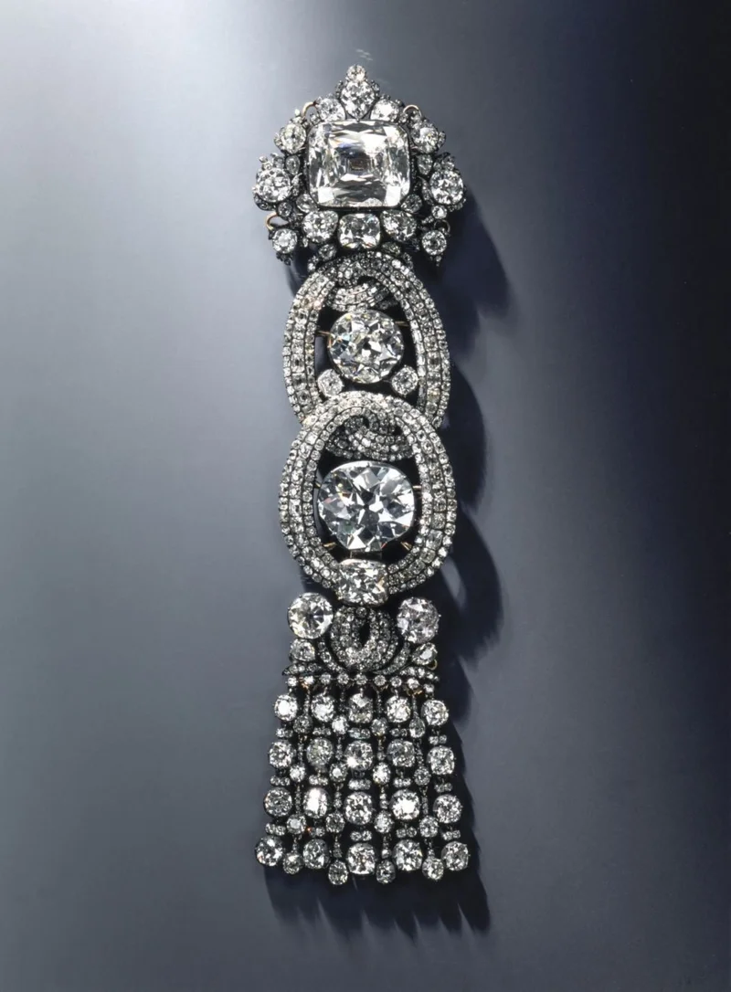 เครื่องประดับ Dresen White Diamond ที่มีมูลค่านับสิบล้านยูโร (ภาพจาก: Green Vault (Gruenes Gewoelbe)/Juergen Karpinski/AFP)