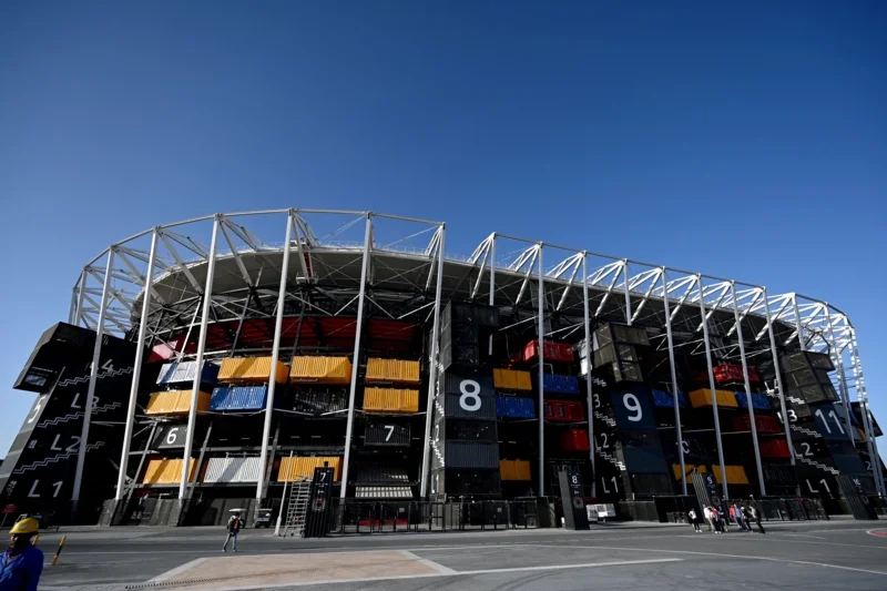 Stadium 974 สนามที่นำตู้คอนเทนเนอร์มาตกแต่ง