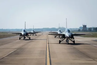 เครื่องบินฝึกรบ T-50 มีโครงแบบส่วนใหญ่คล้ายกับ F-16 