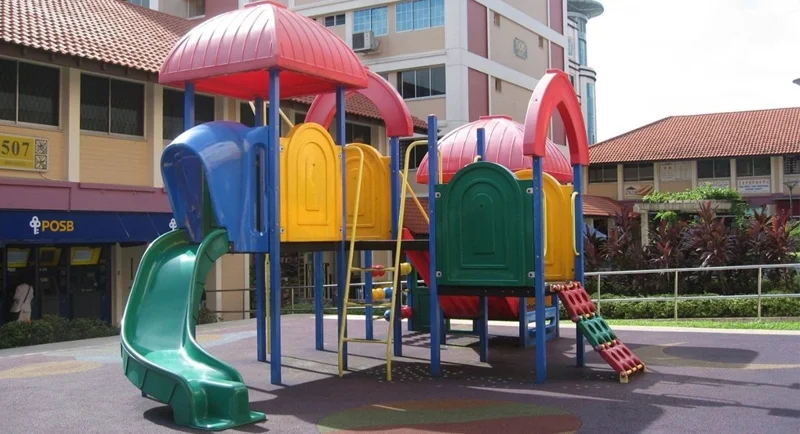 เครื่องเล่นสำเร็จรูปที่ตั้งอยู่ในบริเวณที่พักอาศัยของ Housing & Development Board ในสิงคโปร์ | ภาพจากเว็บไซต์ https://playpoint.asia