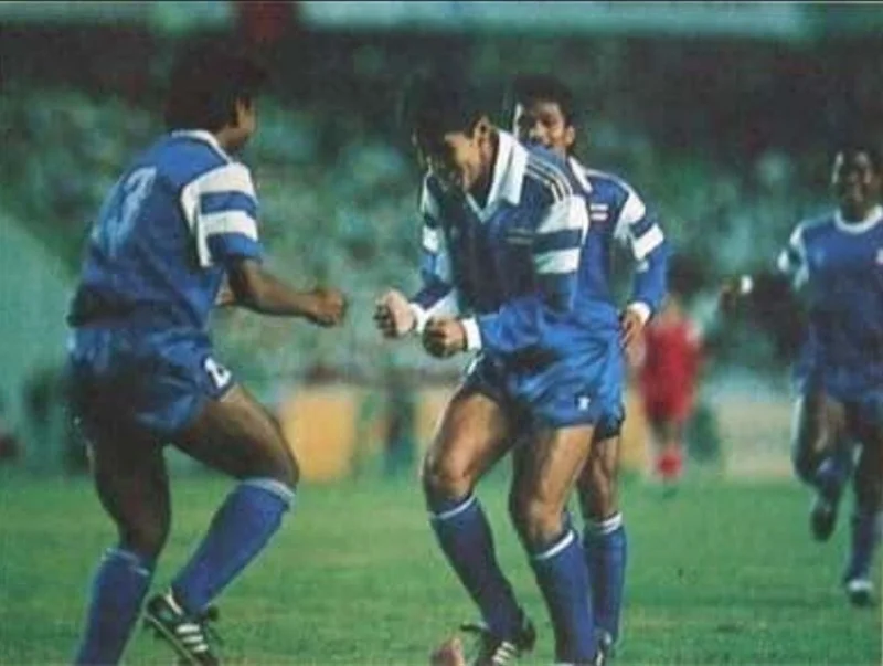 ทีมชาติไทย ชุดเอาชนะจีน ในเอเชียนเกมส์ ปี 1990
