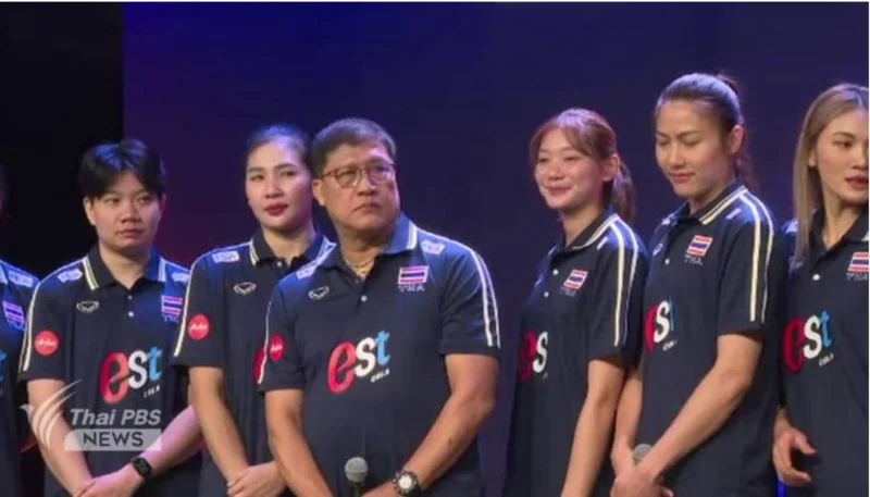 โค้ชยะ และทัพนักตบลูกยางสาวไทย