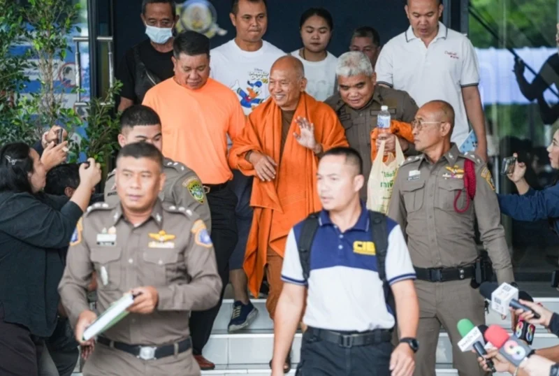 หลวงพ่ออลงกต อดีตเจ้าอาวาสวัดพระบาทน้ำพุ