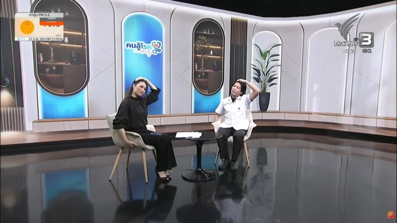 ตัวอย่างการยืดคอ บ่า ไหล่ อย่างง่าย ๆ ช่วยให้นอนหลับได้ง่ายขึ้น (ภาพจากรายการคนสู้โรค Daily)