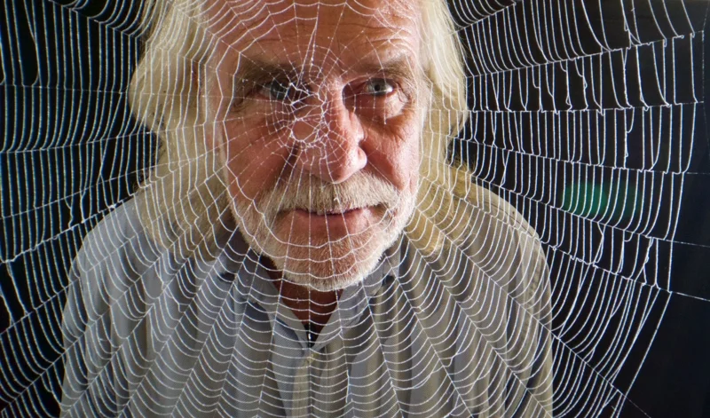 ศาสตราจารย์ Fritz Vollrath กับการศึกษาใยแมงมุม | &copy; Dan Slee