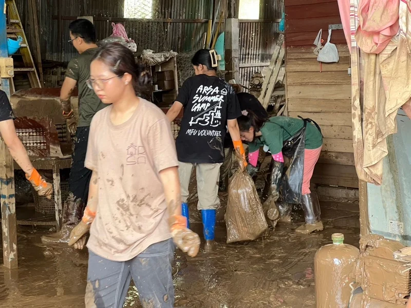 ทำความสะอาดบ้านหลังน้ำท่วม
