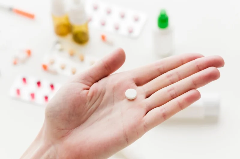 hand-holding-medicine-pill