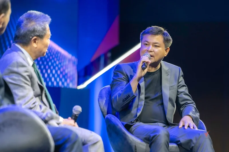 ถกลเกียรติ วีรวรรณ