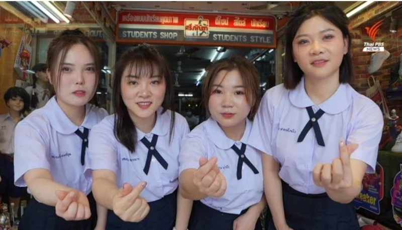 ชุดนักเรียนไทย กลายเป็นของฮิตในหมู่ชาวจีน