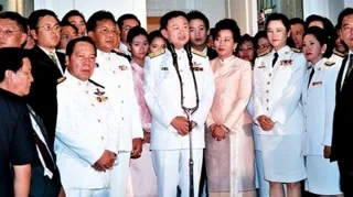 9 กุมภาพันธ์ 2544 ทักษิณขึ้นเป็นนายกรัฐมนตรีสมัยแรก