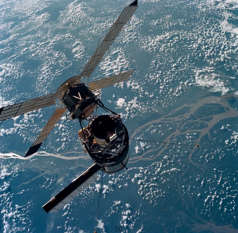 ภาพถ่ายก่อนการเชื่อมต่อยานอะพอลโลกับสถานีอวกาศ Skylab