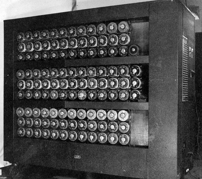 ภาพถ่ายเครื่องคอมพิวเตอร์ถอดรหัส Bomebe ที่ใช้ในการถอดข้อความเข้ารหัสจาก Enigma