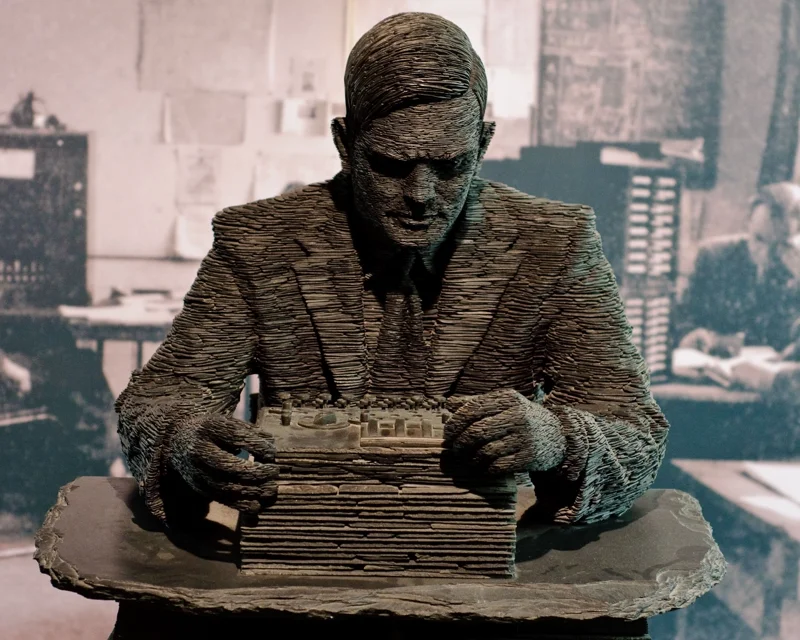ประติมากรรมอลัน ทัวริงถูกจัดแสดงใน Bletchley Park
