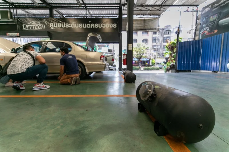 ประชาชนแห่นำรถมาติดก๊าซ LPG และ NGV