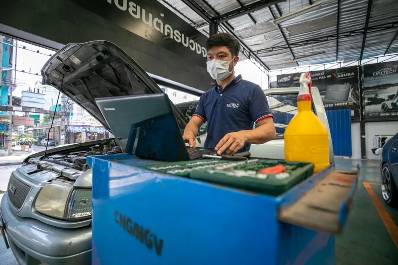 ประชาชนแห่นำรถมาติดก๊าซ LPG และ NGV