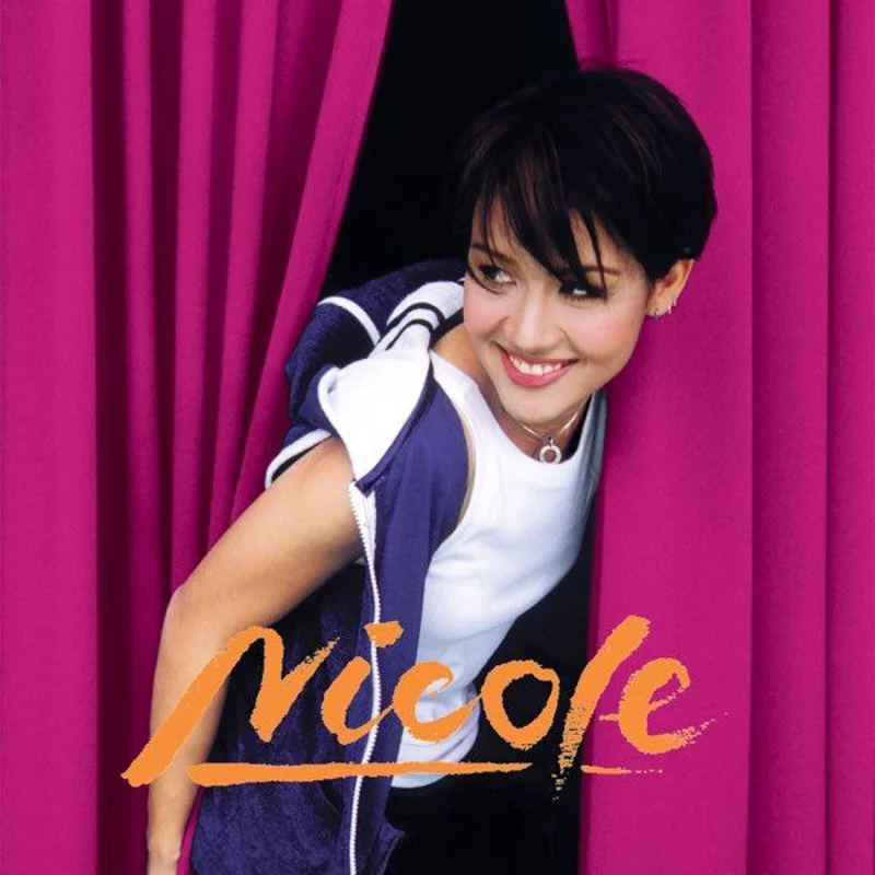 กะ-โป-โล-คลับ อัลบั้มชุดแรกของ นิโคล เทริโอ (ขอบคุณภาพจากเว็บไซต์ GMEMBER.COM)