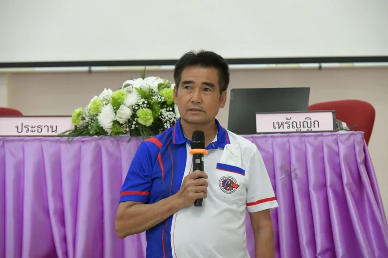 นาย ชาลี ลอยสูง ที่ปรึกษาคณะกรรมการสมานฉันท์แรงงานไทย (คสรท.)