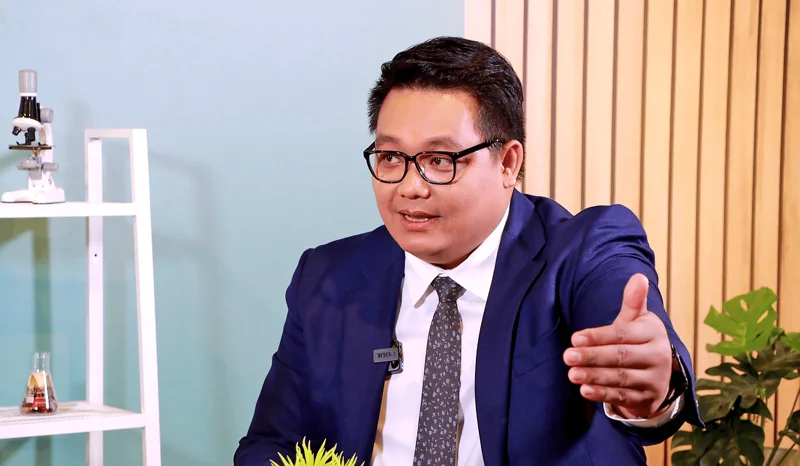 ผศ.อัครพงษ์ ค่ำคูณ อดีตคณบดี วิทยาลัยนานาชาติปรีดีพนมยงค์มหาวิทยาลัยธรรมศาสตร์