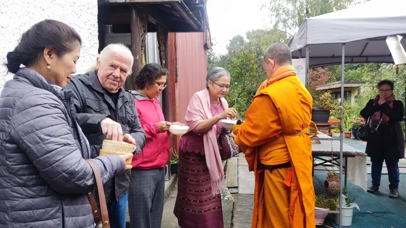 งานบุญเนื่องในวันปิยมหาราชที่วัดพุทธาราม กรุงเบอร์ลิน ปี พ.ศ. 2566 (ภาพจาก: กระทรวงการต่างประเทศ)