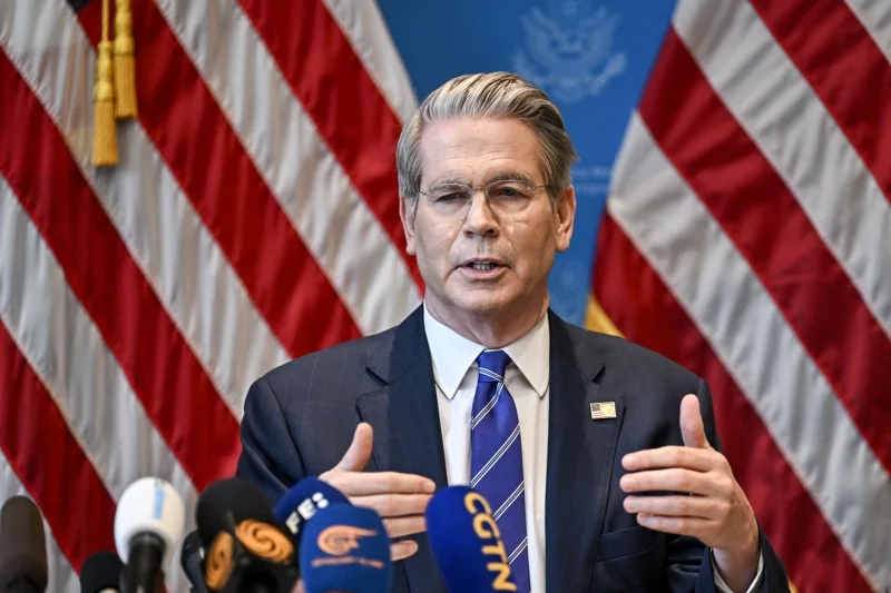 Scott Bessent ระหว่างการให้สัมภาษณ์ถึงเรื่องการเจรจาระหว่างสหรัฐฯ-จีน เมื่อวันที่ 12 พ.ค. 68 (ภาพจาก: Fabrice Coffrini/AFP)