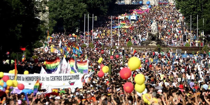 งาน EuroPride 2007 ณ กรุงมาดริด ซึ่งเป็นงานที่มีผู้เข้าร่วมมากที่สุดครั้งหนึ่ง (ภาพจาก: Bru Garcia/AFP)