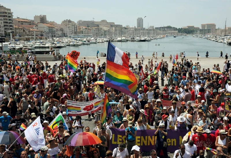 งาน EuroPride 2013 ณ เมืองมาร์เซย์ ซึ่งเป็นปีที่ประจวบเหมาะกับการผ่านกฎหมายสมรสเท่าเทียมในฝรั่งเศส (ภาพจาก: Anne-Christine Poujoulat/AFP)