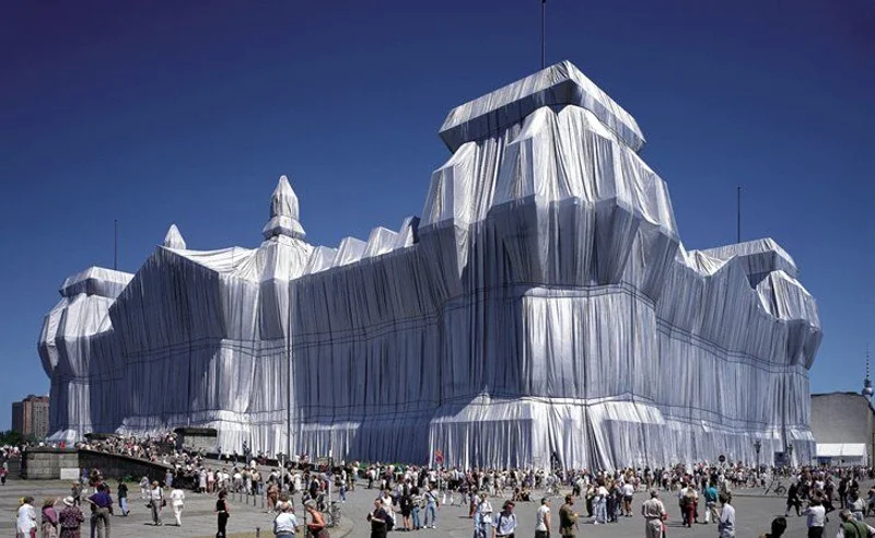 Wrapped Reichstag ที่มา Christo and Jeanne-Claude Official